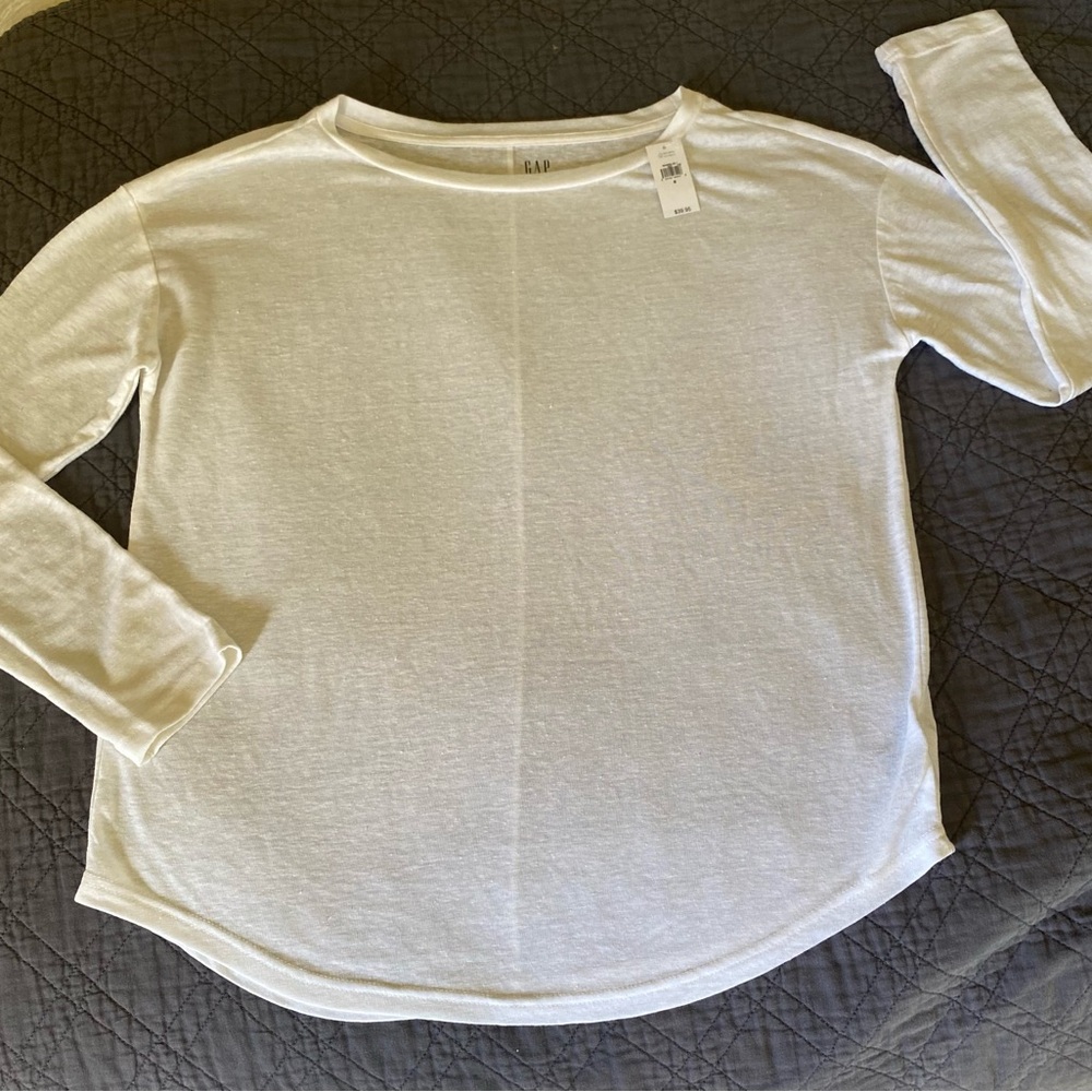 Gap linen long sleeved tee.